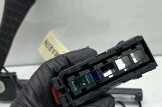Pretensionneur de ceinture avant gauche OPEL CORSA E