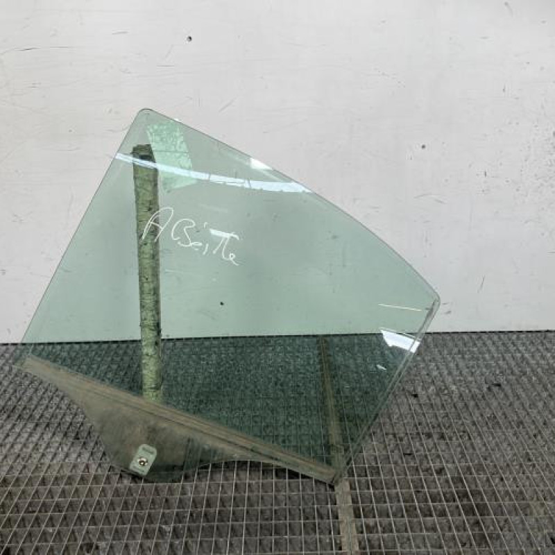 Vitre arriere gauche MERCEDES CLASSE C 203 Photo n°1