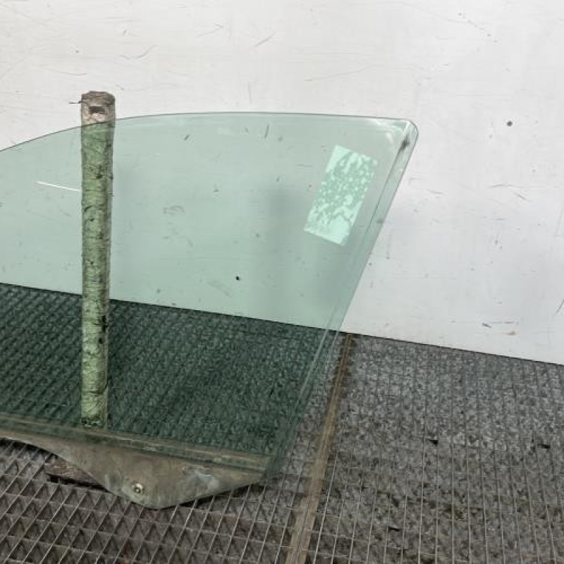 Vitre avant gauche MERCEDES CLASSE C 203 Photo n°3