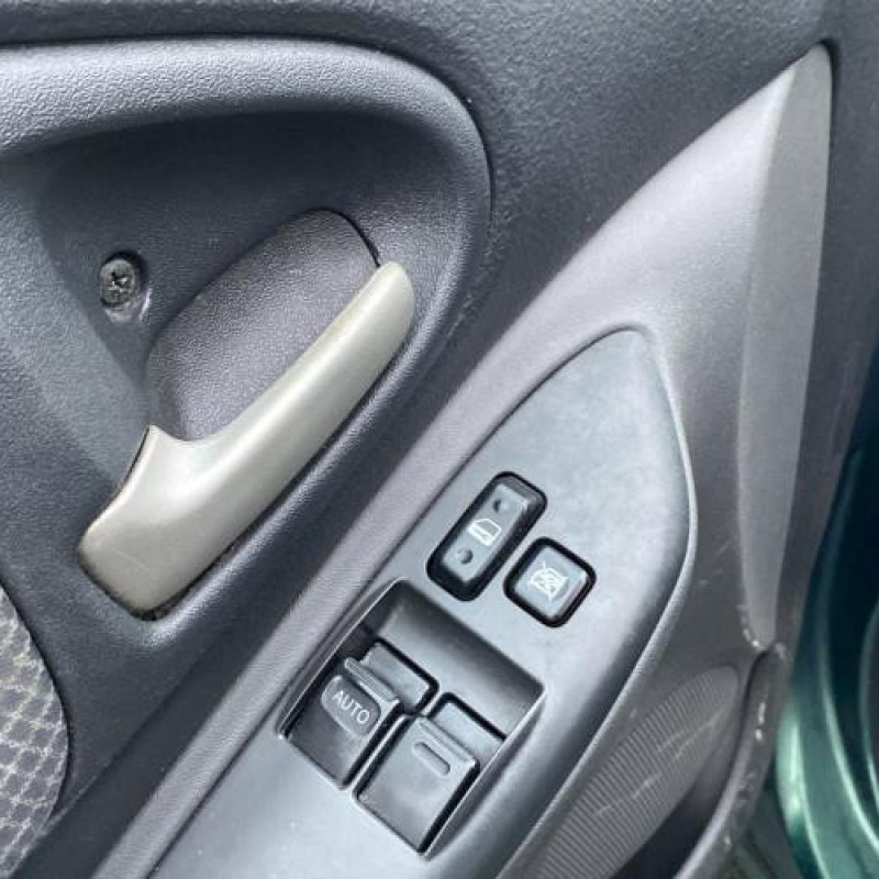 Poignee porte avant droit TOYOTA YARIS 1 Photo n°13