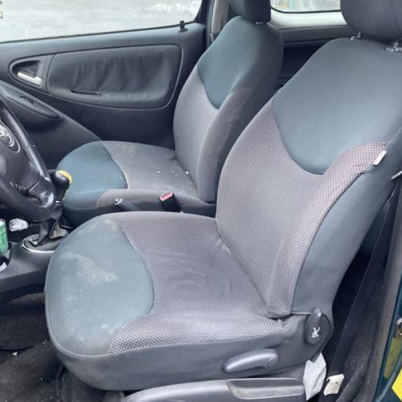 Poignee porte avant droit TOYOTA YARIS 1 Photo n°14