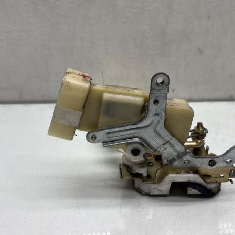 Serrure avant droit TOYOTA YARIS 1 Photo n°3