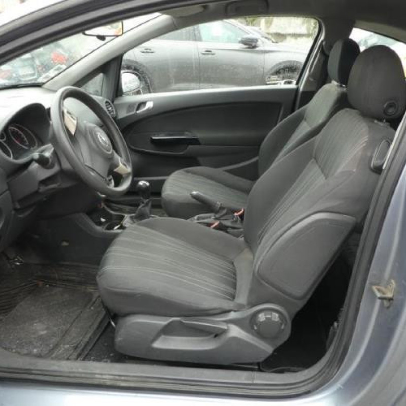 Pare choc arriere OPEL CORSA D Photo n°9