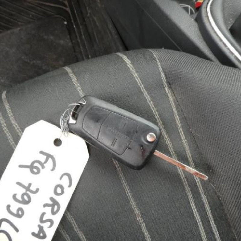 Pare choc arriere OPEL CORSA D Photo n°15