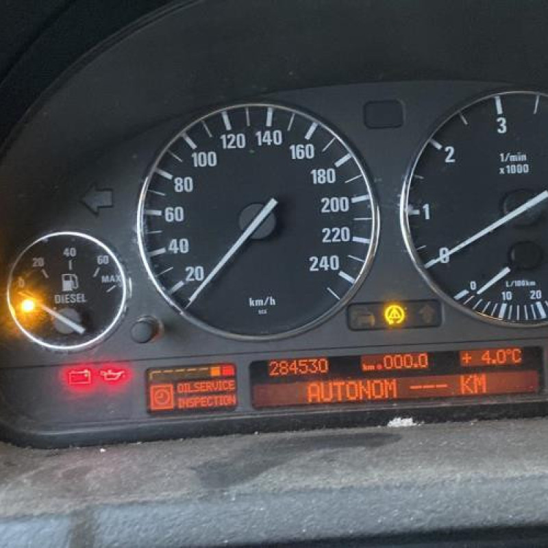 Pare boue avant gauche BMW X5 E53 Photo n°7