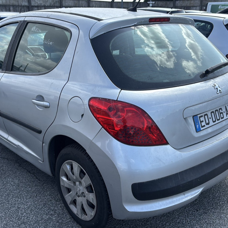 PEUGEOT 207 PHASE 1 1.4 VTI - 16V Photo n°15
