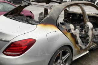 Pare boue arriere droit MERCEDES CLASSE C 205