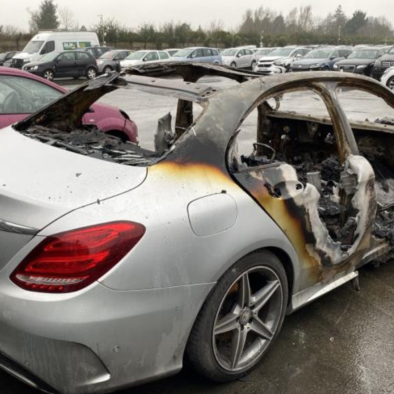 Pare boue arriere droit MERCEDES CLASSE C 205 Photo n°7