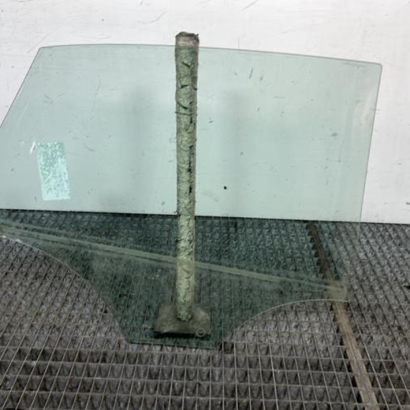 Vitre arriere gauche AUDI A1 1 Photo n°4
