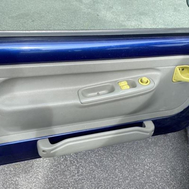 Porte avant gauche RENAULT TWINGO 1 Photo n°11
