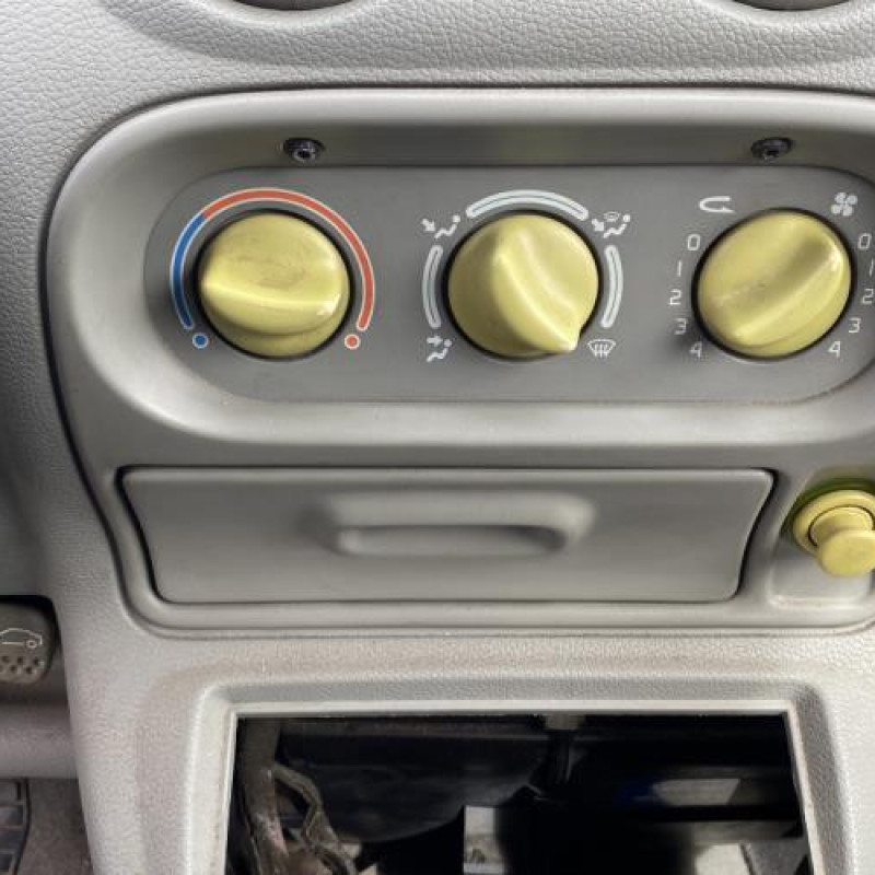 Porte avant gauche RENAULT TWINGO 1 Photo n°18