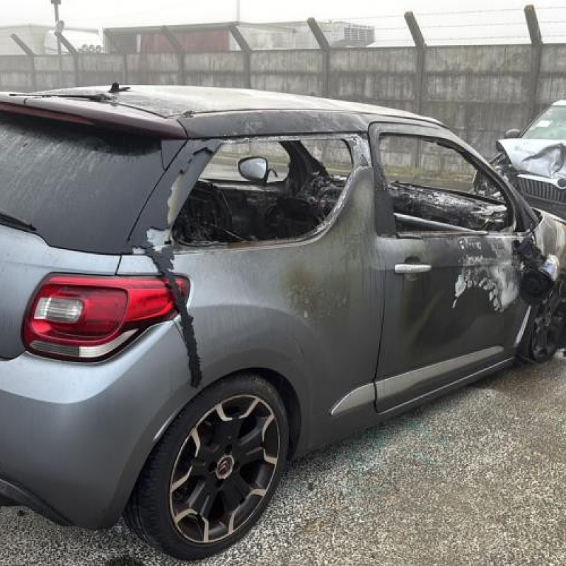 Renfort pare choc arriere (traverse) CITROEN DS3 Photo n°10