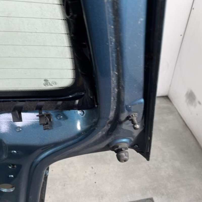 Malle/Hayon arriere VOLKSWAGEN TOURAN 1 Photo n°10