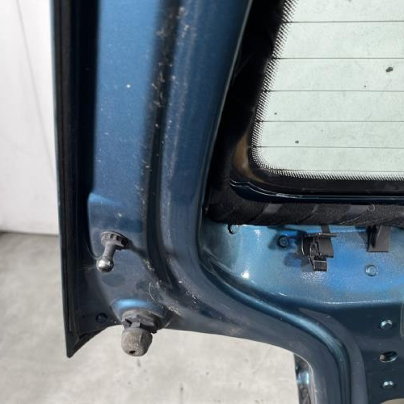 Malle/Hayon arriere VOLKSWAGEN TOURAN 1 Photo n°11