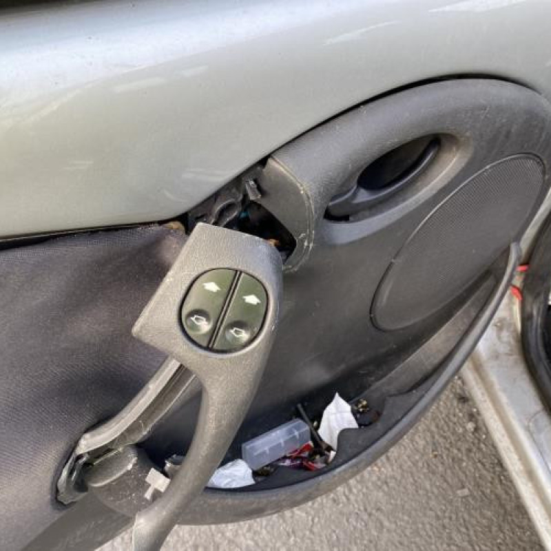 Serrure avant gauche FORD KA 1 Photo n°16
