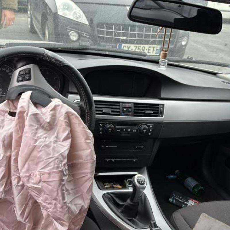 Pretensionneur de ceinture avant droit BMW SERIE 3 E91 Photo n°17