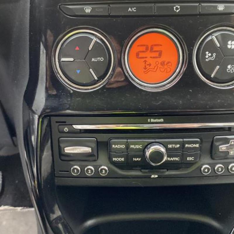 Attache ceinture arriere droit CITROEN C3 2 Photo n°15