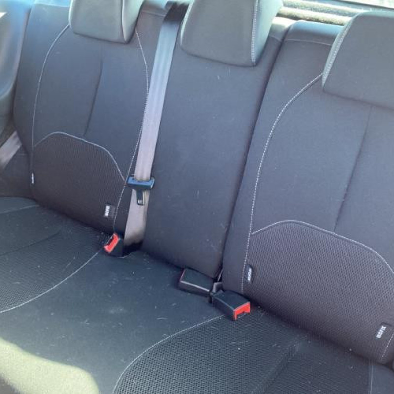 Attache ceinture avant droit CITROEN DS3 Photo n°13