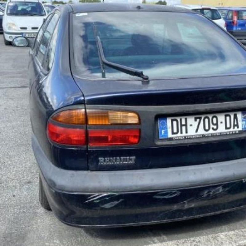 Feu arriere principal droit (feux) RENAULT LAGUNA 1 Photo n°8