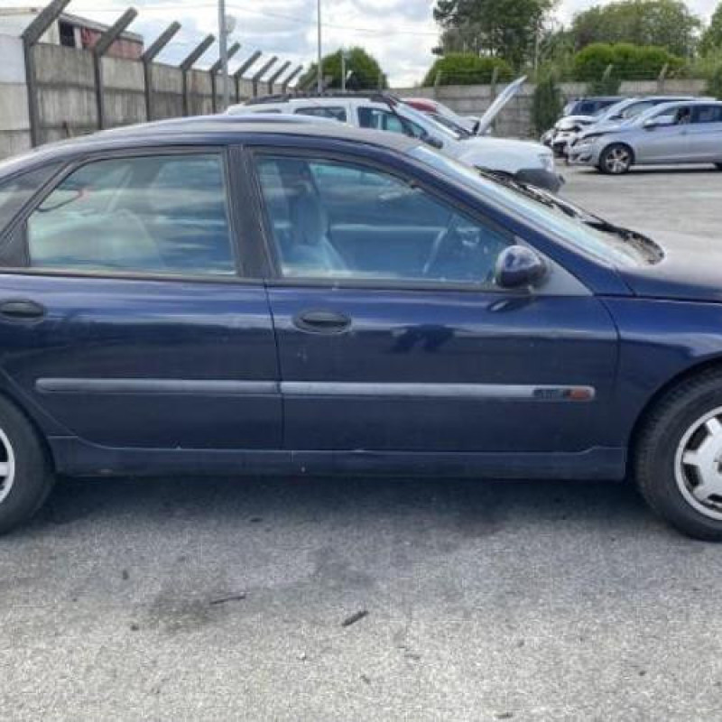 Feu arriere principal droit (feux) RENAULT LAGUNA 1 Photo n°15