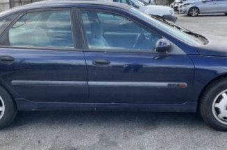 Feu arriere stop central RENAULT LAGUNA 1