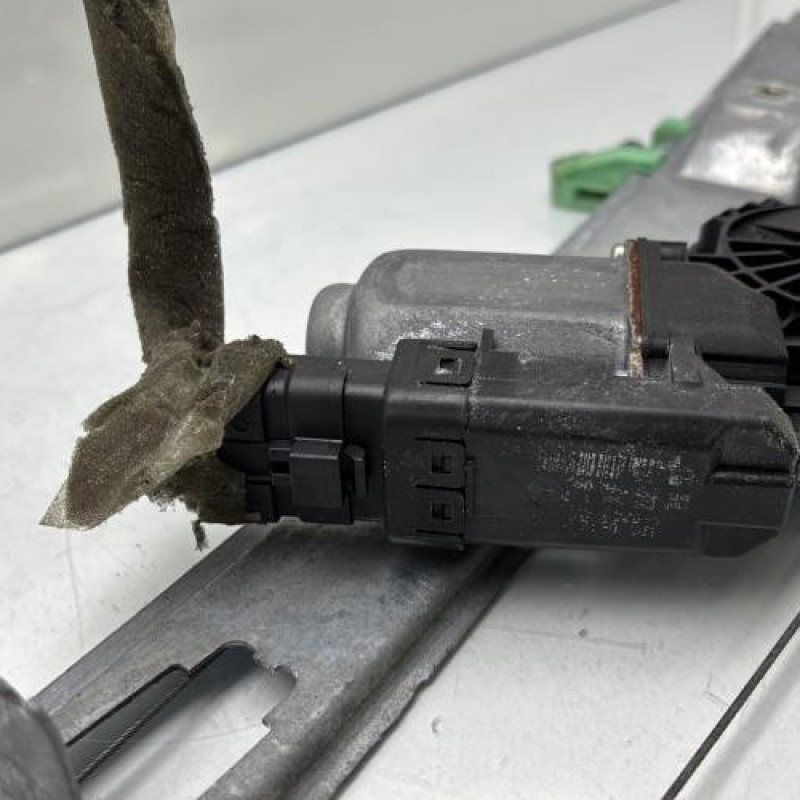 Leve vitre electrique avant gauche RENAULT SCENIC 2 Photo n°4