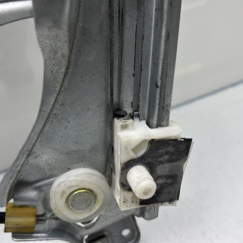Leve vitre electrique avant gauche RENAULT CLIO 3 Photo n°9