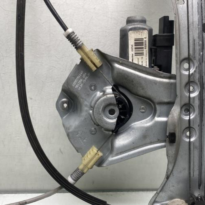 Leve vitre electrique avant gauche RENAULT CLIO 3 Photo n°5