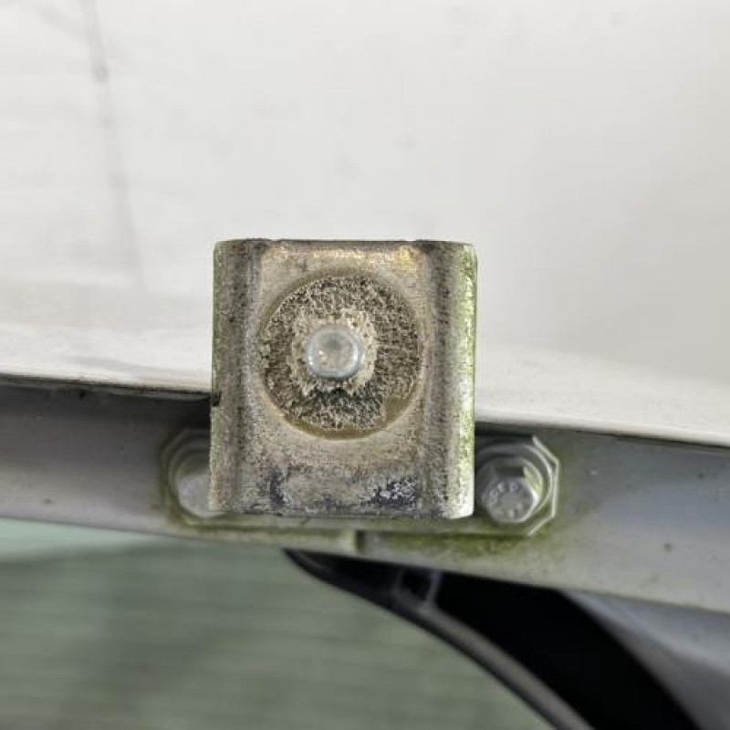 Malle/Hayon arriere RENAULT CLIO 3 Photo n°9