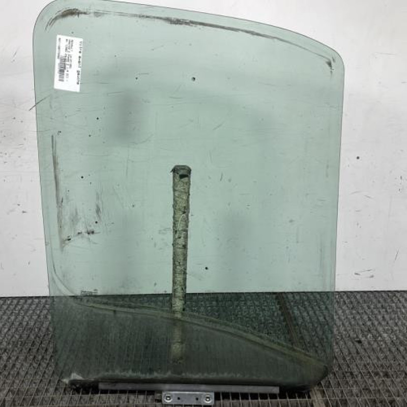 Vitre avant gauche RENAULT MASTER 2 Photo n°4