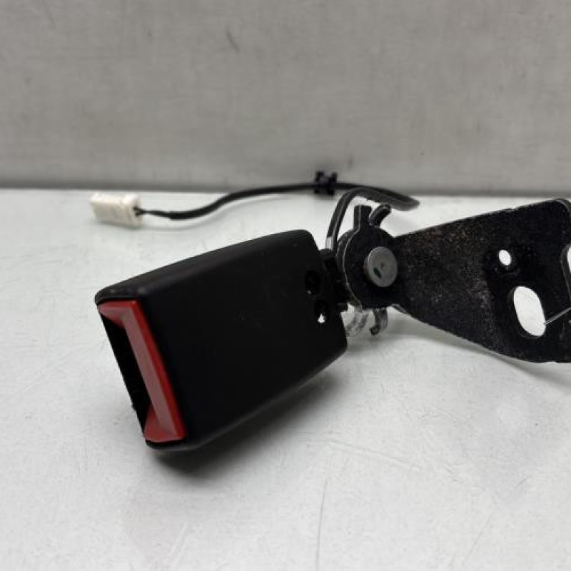 Attache ceinture arriere gauche PEUGEOT 308 2 Photo n°1