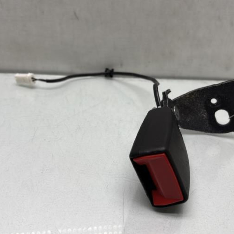 Attache ceinture arriere gauche PEUGEOT 308 2 Photo n°2
