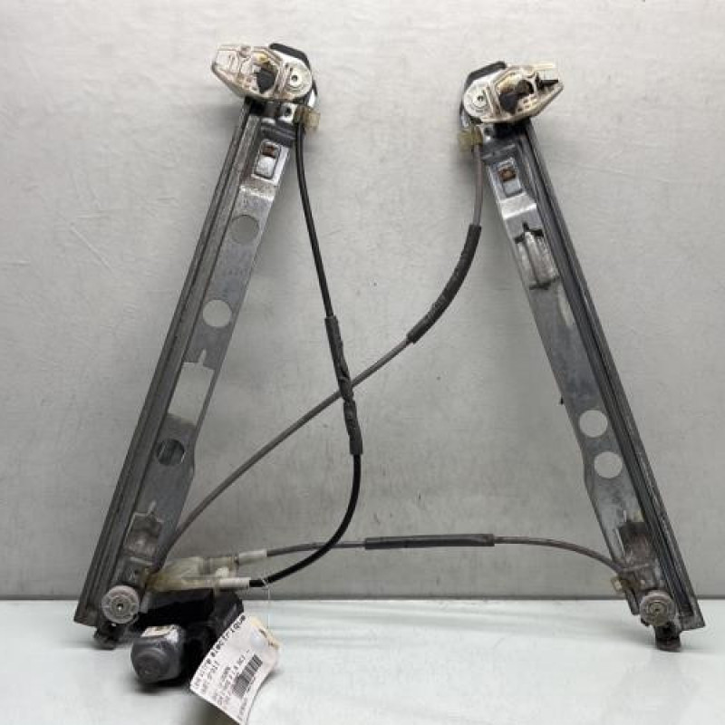 Leve vitre electrique avant droit RENAULT MEGANE 2 Photo n°1