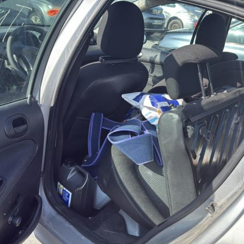 Attache ceinture arriere gauche PEUGEOT 206 Photo n°10