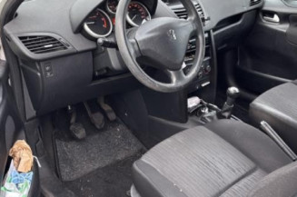 Vitre avant gauche PEUGEOT 207