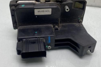 Serrure avant droit FORD FIESTA 5
