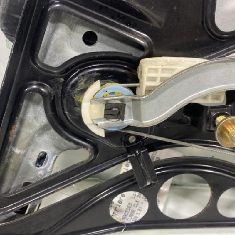 Leve vitre electrique arriere droit MERCEDES CLASSE CLK 208 Photo n°4