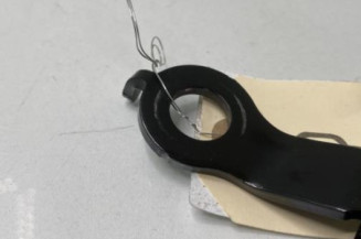 Attache ceinture avant gauche DACIA SANDERO 1