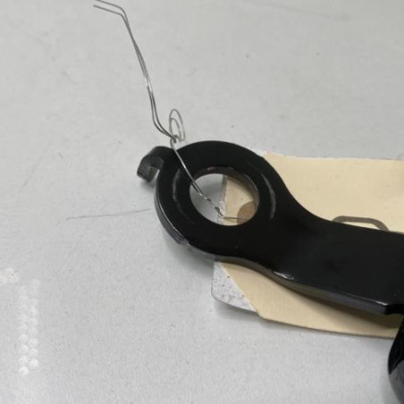 Attache ceinture avant gauche DACIA SANDERO 1