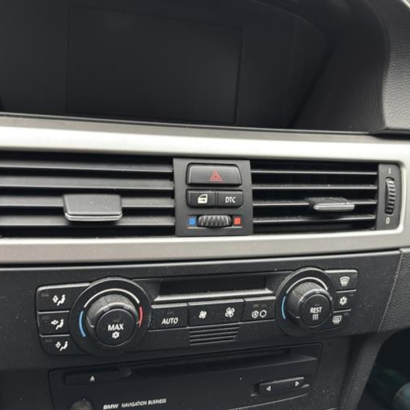Bouton de coffre BMW SERIE 3 E91 Photo n°20