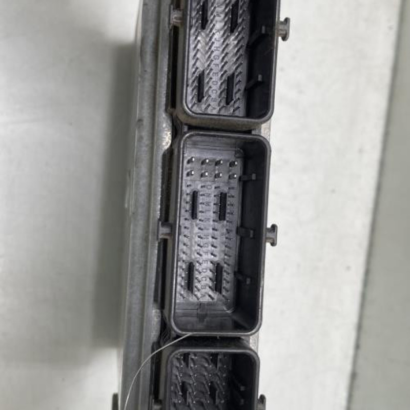 Calculateur moteur DACIA DUSTER 1 Photo n°3