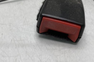 Attache ceinture arriere droit PEUGEOT 3008 1