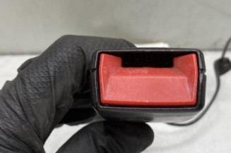 Attache ceinture arriere gauche PEUGEOT 3008 1
