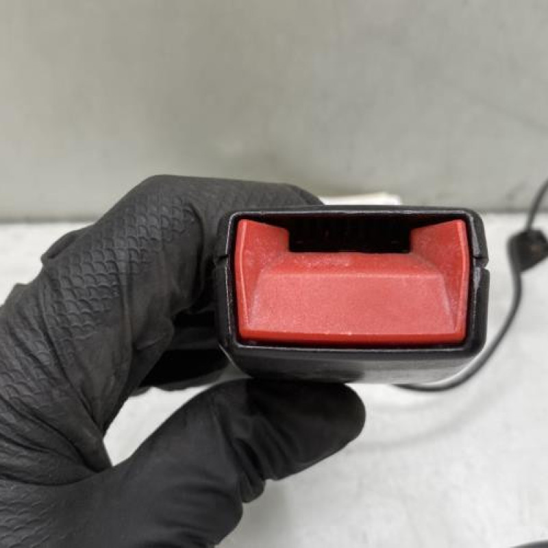 Attache ceinture arriere gauche PEUGEOT 3008 1 Photo n°3