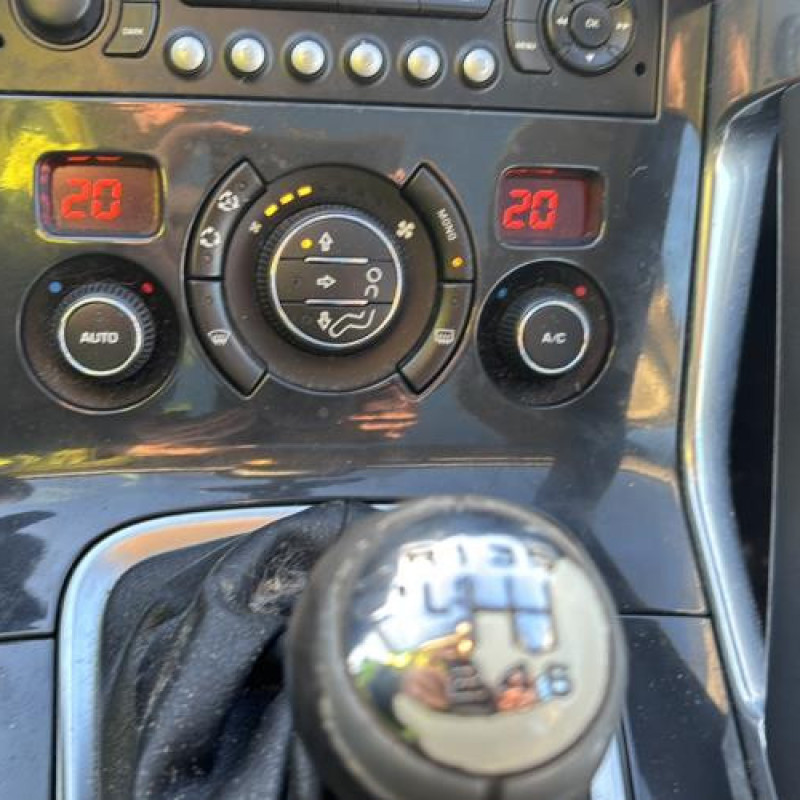 Attache ceinture arriere gauche PEUGEOT 3008 1 Photo n°19