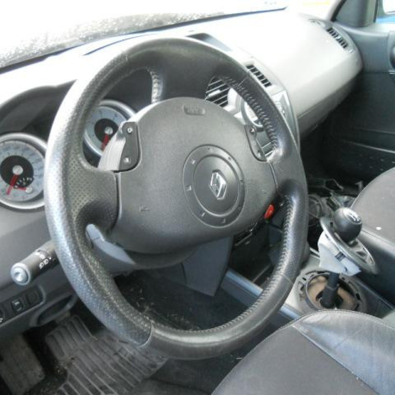 Pare choc arriere RENAULT MEGANE 2 Photo n°10