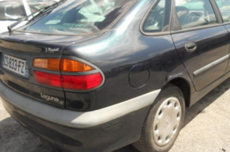 Pare choc arriere RENAULT LAGUNA 1