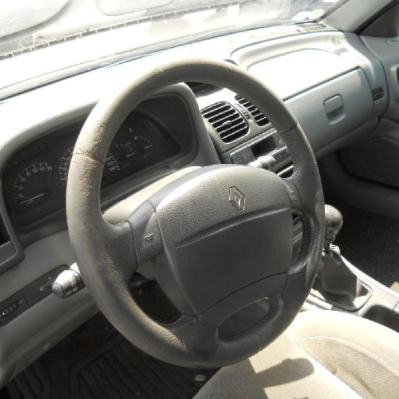 Pare choc arriere RENAULT LAGUNA 1 Photo n°8