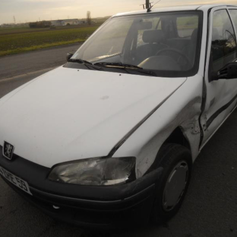 Pare choc arriere PEUGEOT 106 Photo n°5