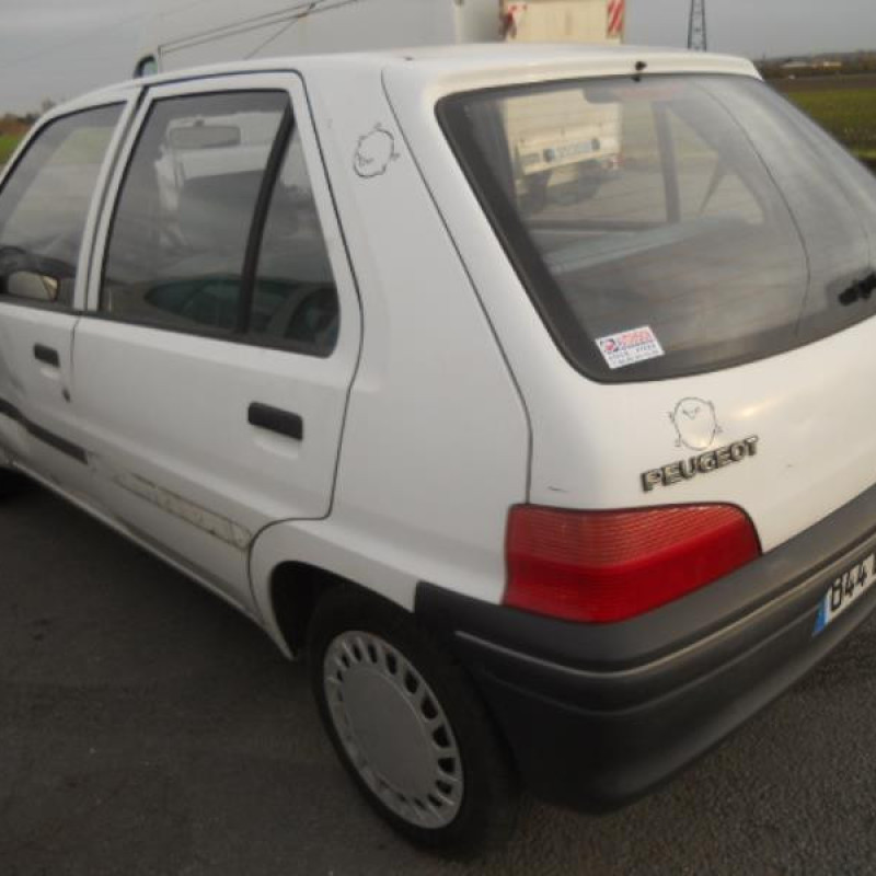 Pare choc arriere PEUGEOT 106 Photo n°8